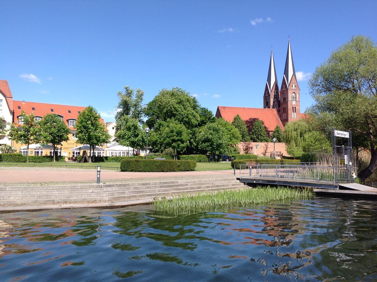 Altes Kasino Hotel Am See Neuruppin Exterior foto